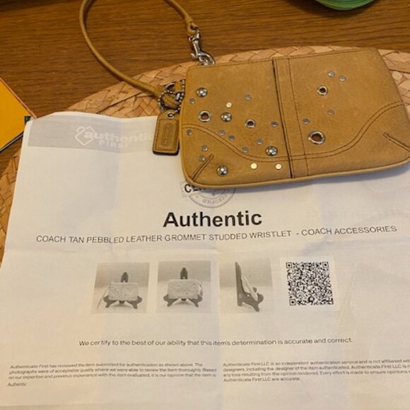 Coach tan pebbled leather grommet studded wristlet (authenticated) - Picture 3 of 4